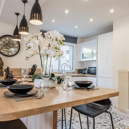 2-room With Terrace Close To The Center *