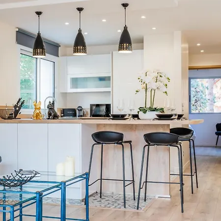 2-room With Terrace Close To The Center * Cannes