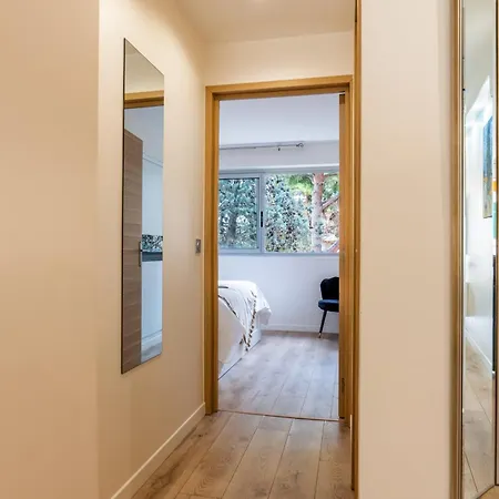 2-room With Terrace Close To The Center *