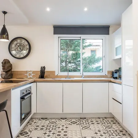 2-room With Terrace Close To The Center * Cannes