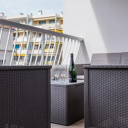 2-room With Terrace Close To The Center * Cannes