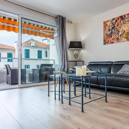 2-room With Terrace Close To The Center Апартаменты