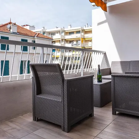 Апартаменты 2-room With Terrace Close To The Center *